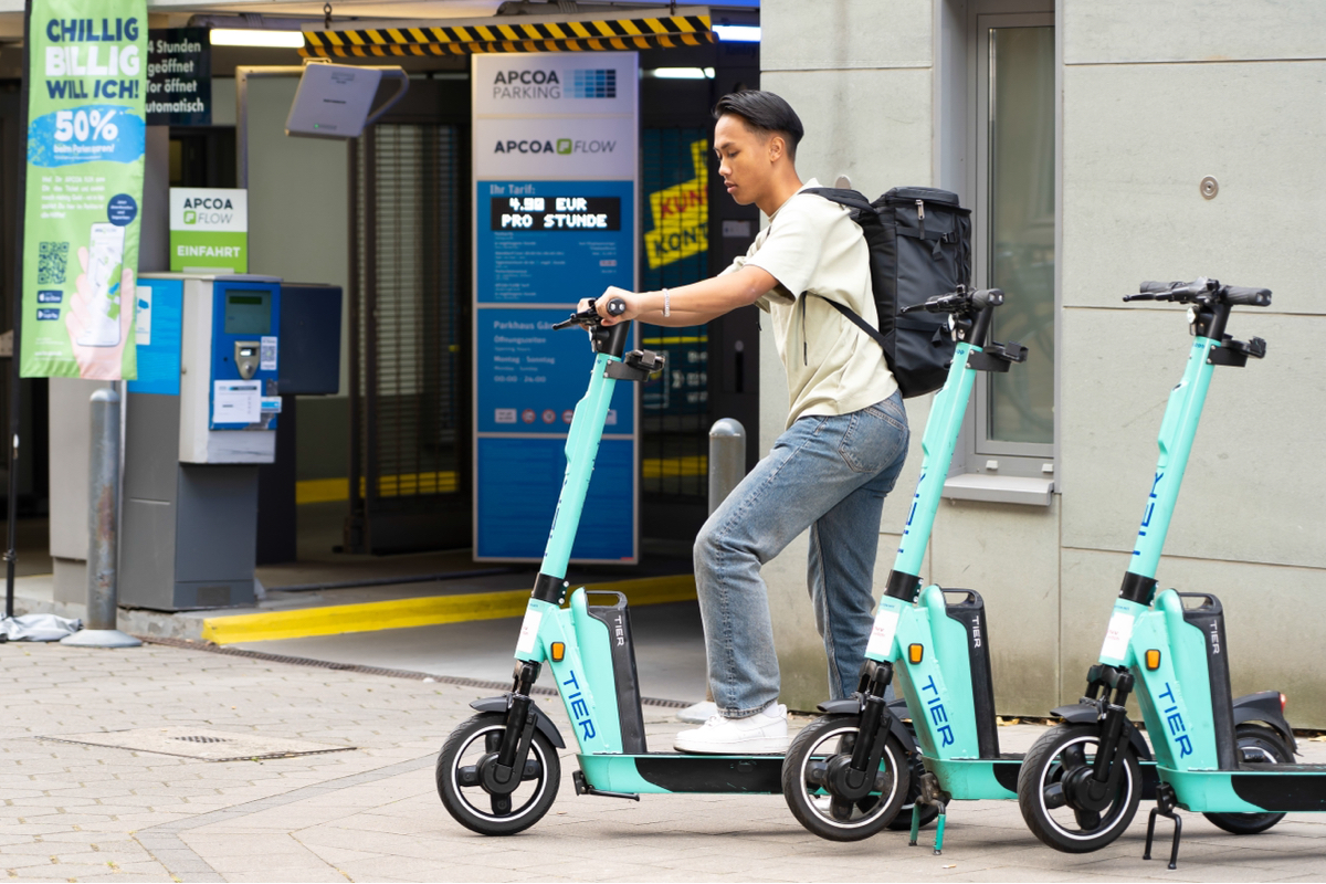 At our Urban Hubs, customers can change and charge vehicles, for instance from electric car to e-scooter.